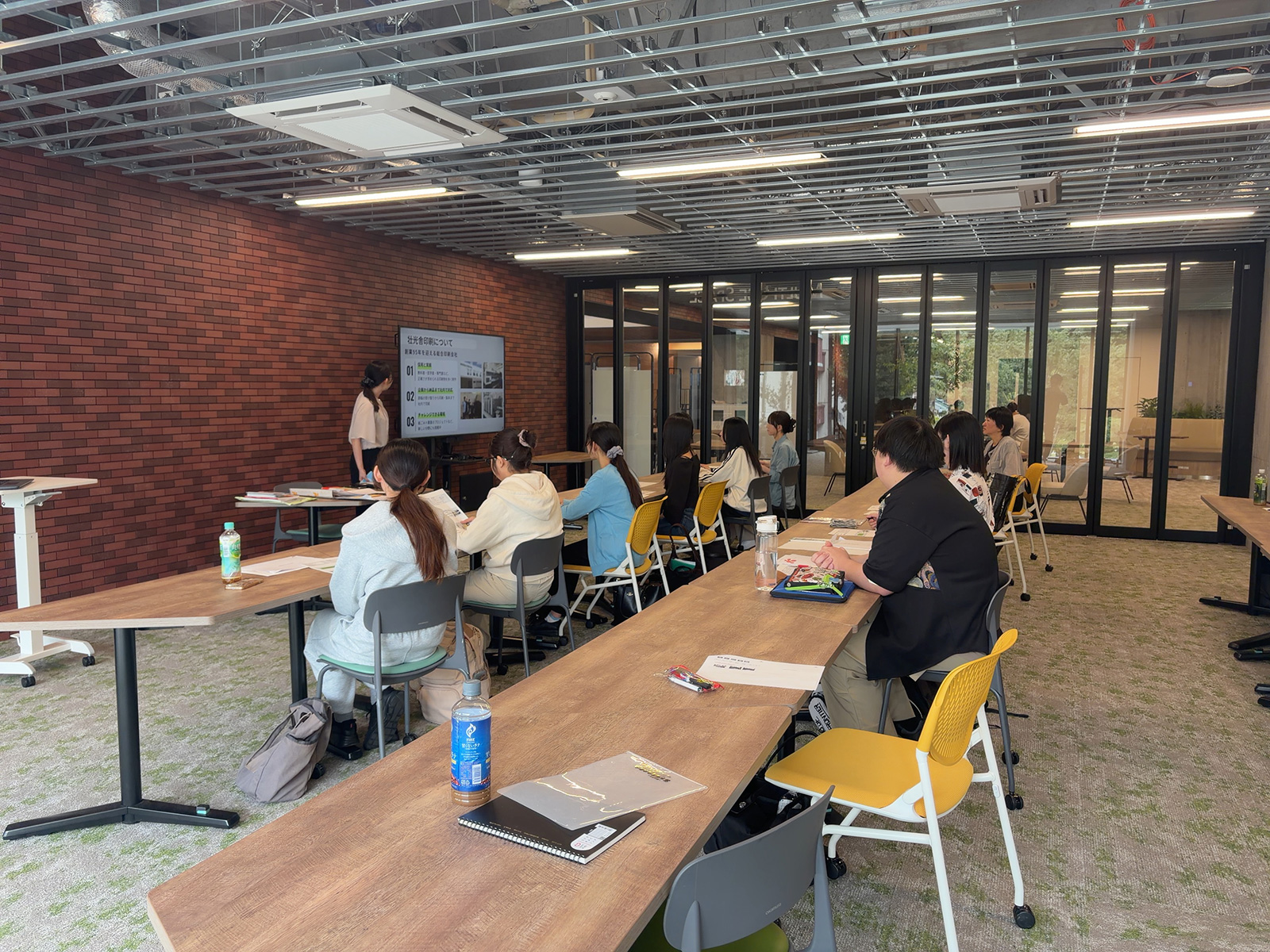 成蹊大学での講義・ワークショップの様子